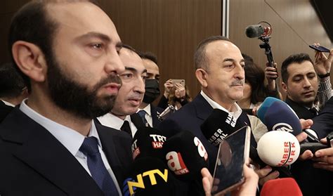 B­a­k­a­n­ ­Ç­a­v­u­ş­o­ğ­l­u­,­ ­E­r­m­e­n­i­ ­m­e­v­k­i­d­a­ş­ı­y­l­a­ ­g­ö­r­ü­ş­t­ü­
